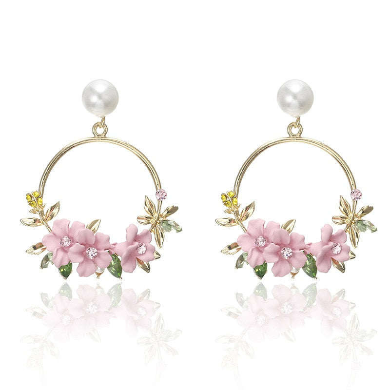Flower and Pearl Earrings in Gold