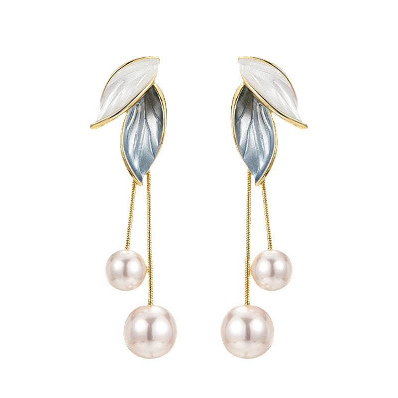 Leaf Pendant Earrings with Pearls in Gold