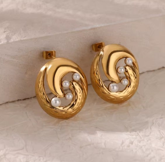 Classic Pearl Gold Earrings
