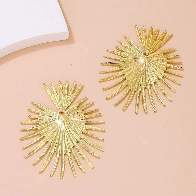 Gold Eye-catching Sunburst Texture Earrings