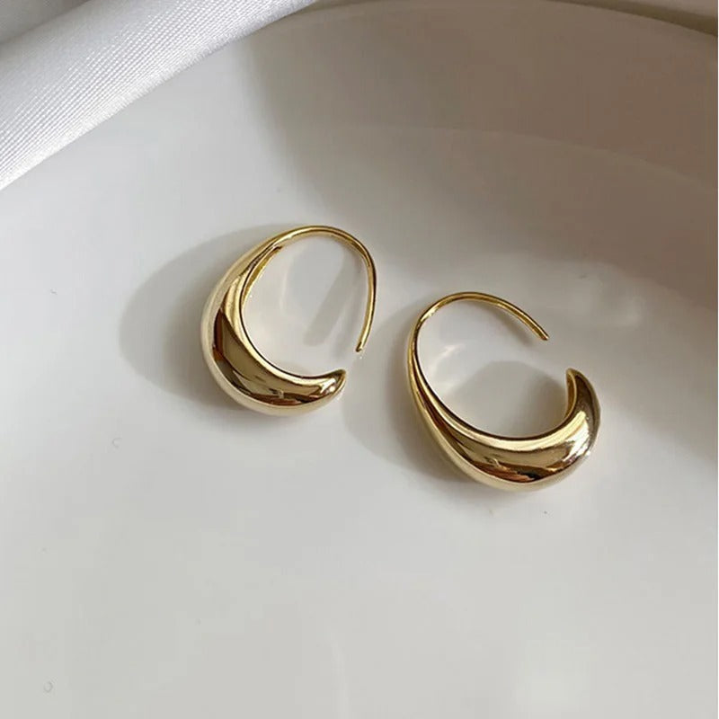 Vintage Gold & Shiny Crescent Moon Shape Earrings