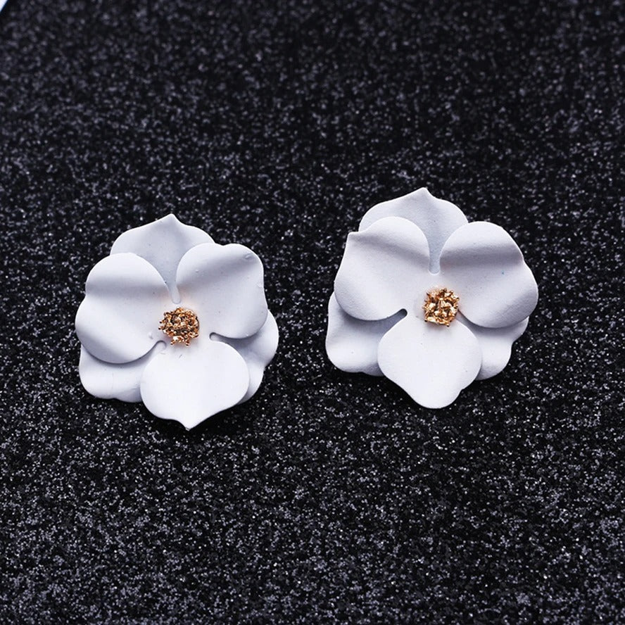 Vintage White Flower Earrings