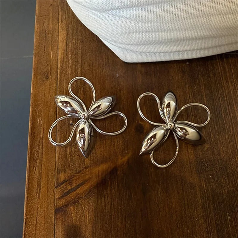Classic Silver Flower Shiny Petal Detail Earrings