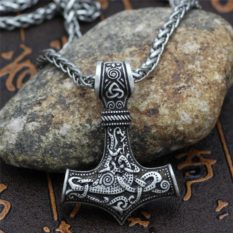 Silver Viking Thor���s Amulet Necklace