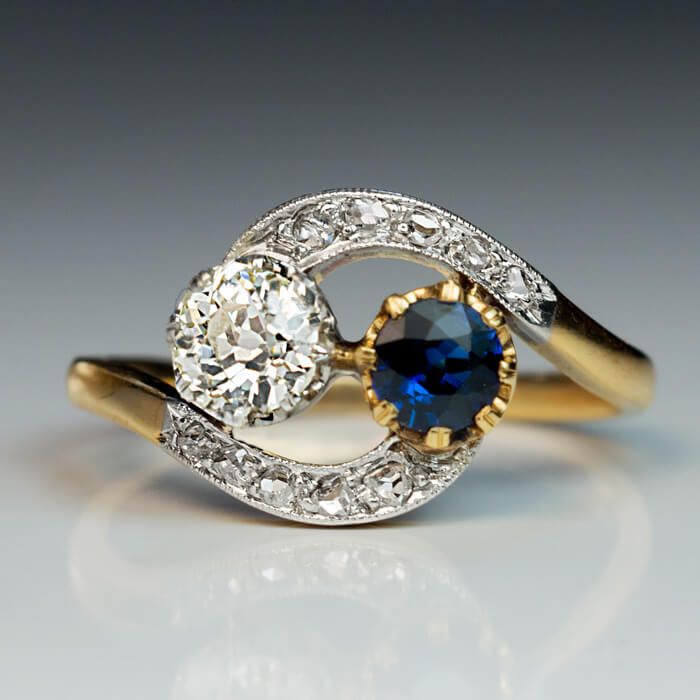 Vintage Wavy Blue & White Zirconia Gold Ring
