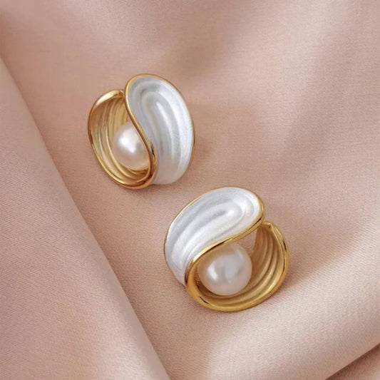 Luxury Earrings with White Opal and Pearls in Gold