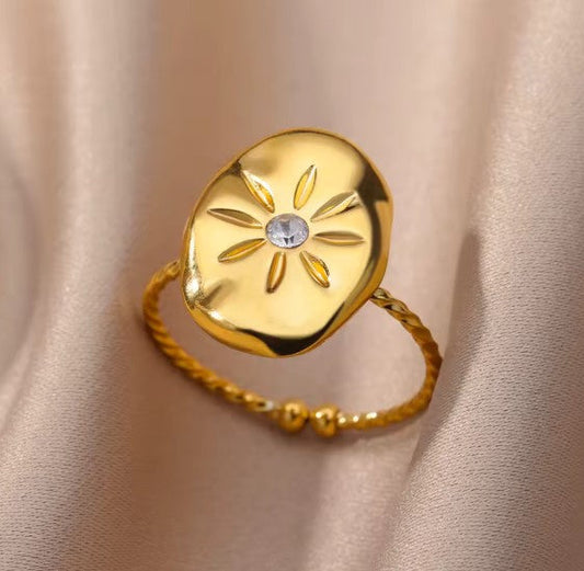 Oval Daisy Zircon Adjustable Gold Ring