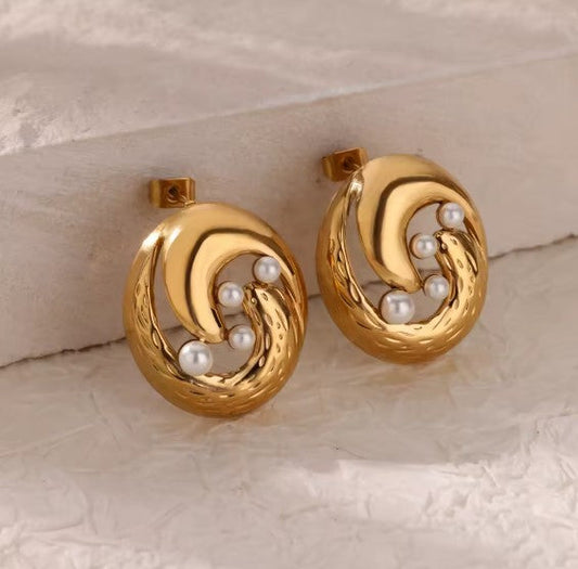 Classic Pearl Gold Earrings