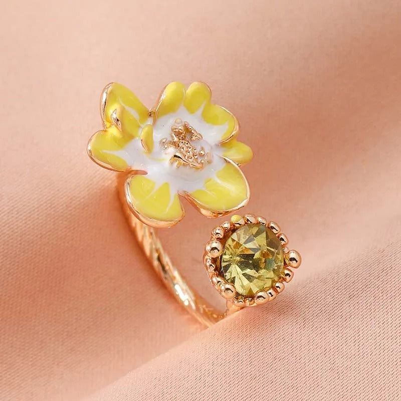 Vintage Yellow Floral Design & Golden Gemstone Open Ring