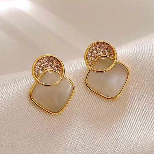 Vintage Gold Round Crossing Diamond Dangle Earrings