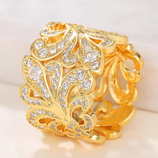 Vintage Gold Floral Pattern Crystal Ring