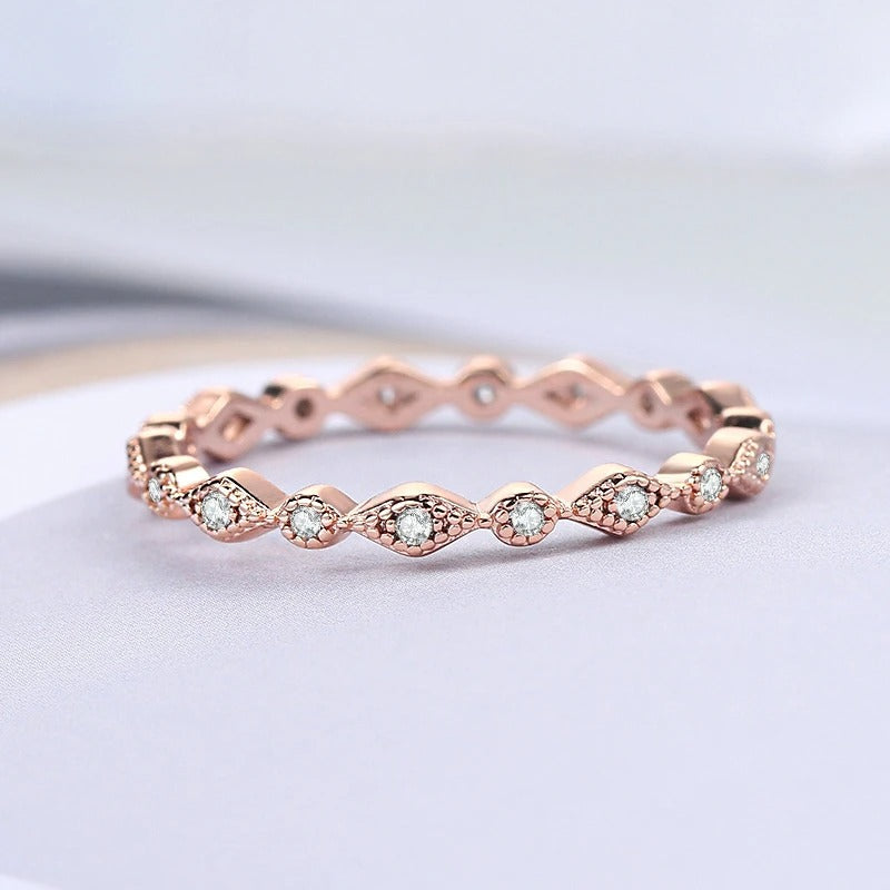 Vintage Rose Gold Diamond Stone & Wavy Design Ring