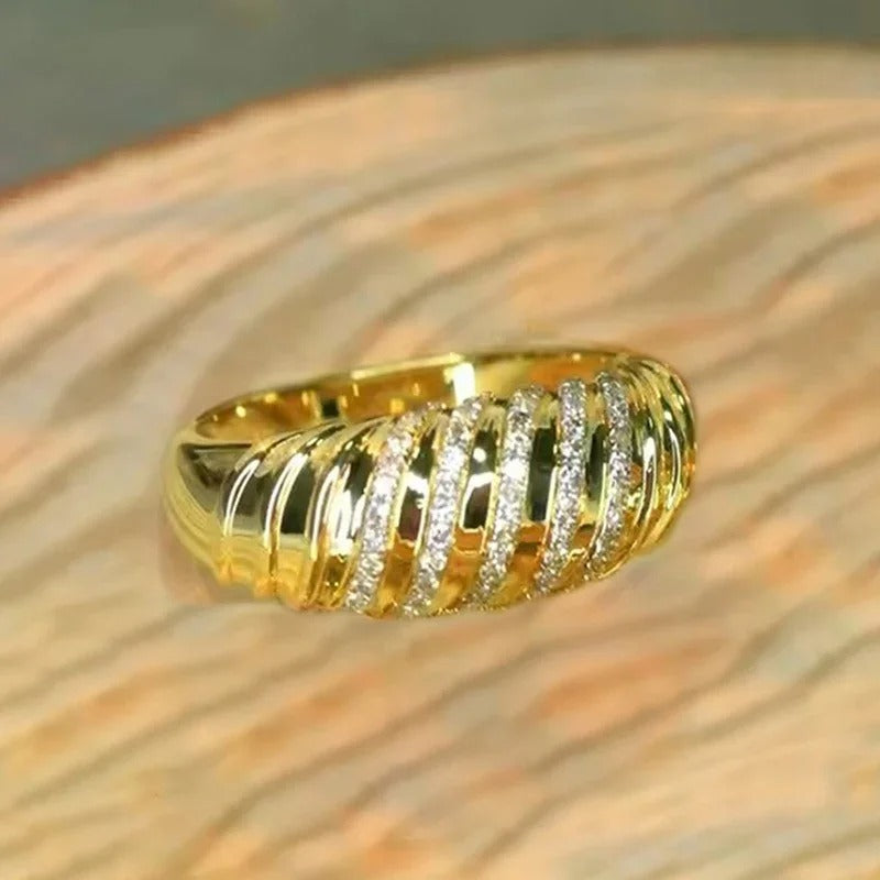 Vintage Gold Curved Stripe Ring