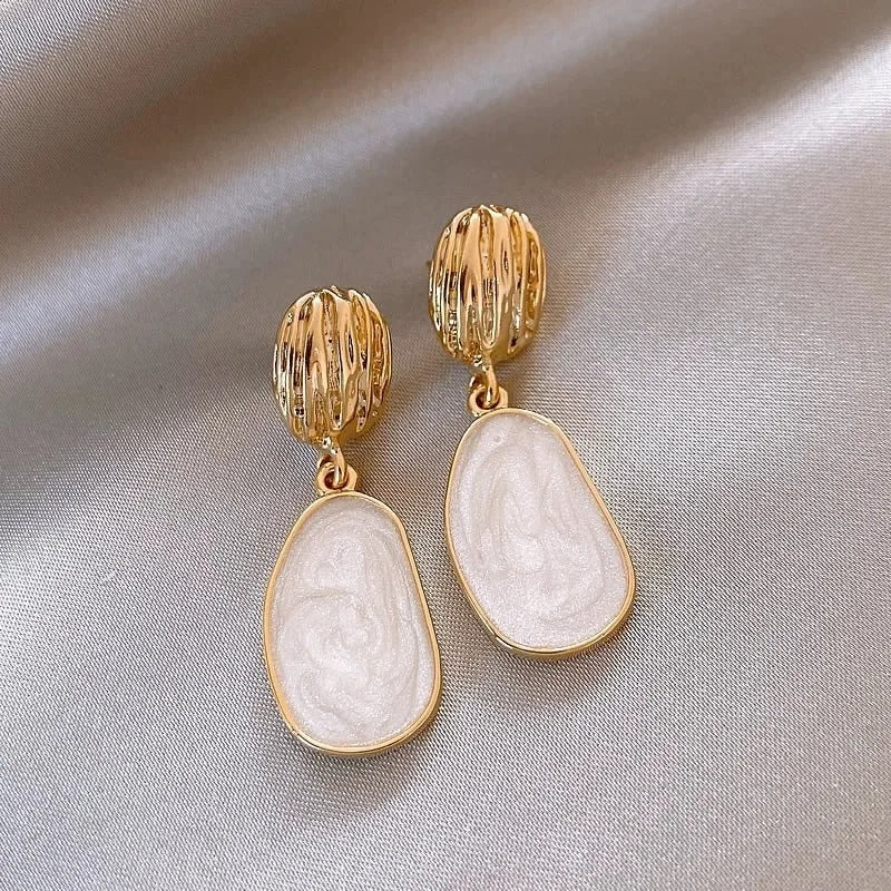 Vintage Gold Oval Drop Earrings