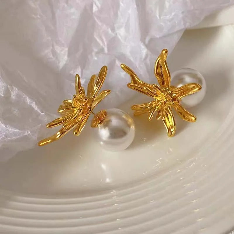 Vintage Gold Flower Pearl Stud Earrings