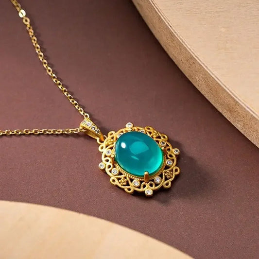 Vintage Gold Oval Gem & Crystal Filigree Pendant Necklace