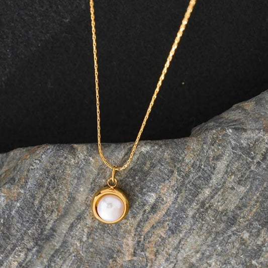 Vintage Gold Framed Pearl Necklace